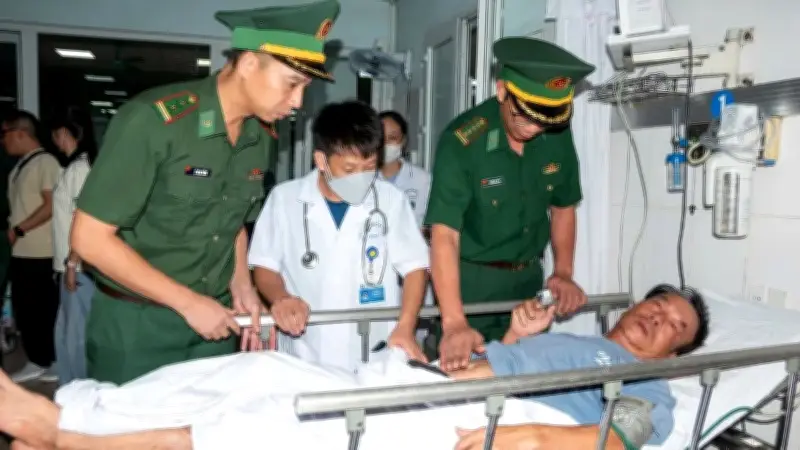 Cứu nạn thành công 11 thuyền viên tàu HP 90666-TS gặp nạn trên biển
