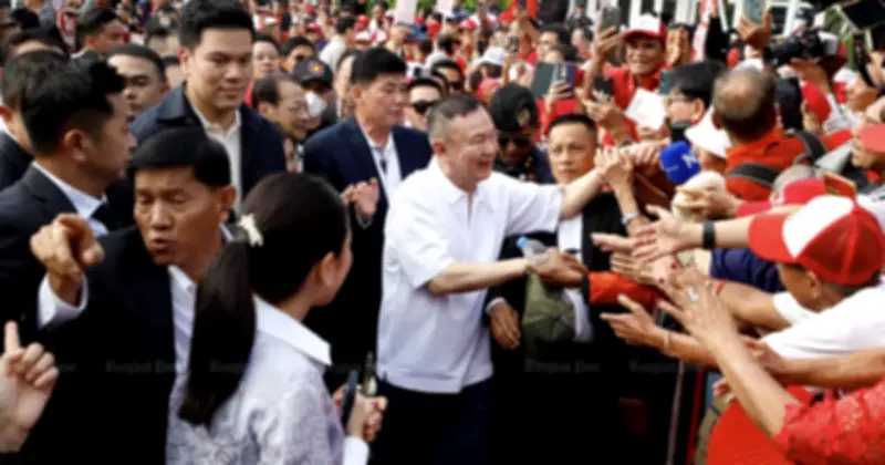 Cựu Thủ tướng Thái Lan Thaksin Shinawatra được trả tự do trước thời hạn
