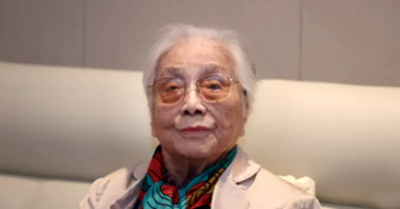 Cuộc trò chuyện với 'bông khiêu vũ giữa bầy sói' Madame Nguyễn Thị Bình ở tuổi 99