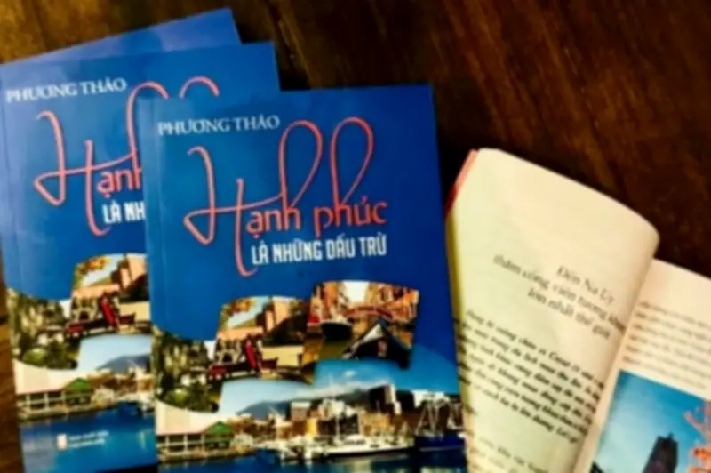Cuốn sách 'Hạnh phúc là những dấu trừ' - Hành trình tìm kiếm ánh sáng