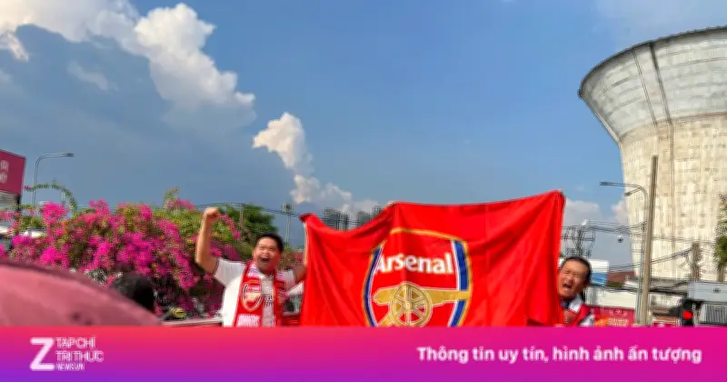CĐV Arsenal ăn mừng cuồng nhiệt tại Hà Nội và TP.HCM