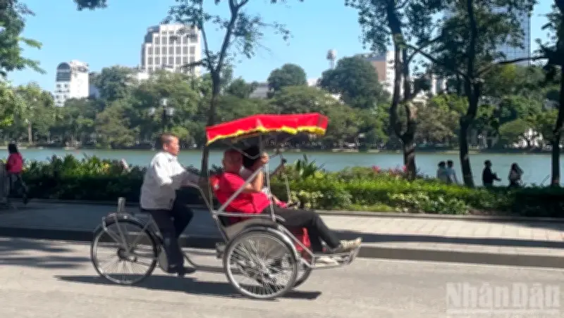 Dự báo thời tiết 24/5: Hà Nội nắng nóng gay gắt, TP.HCM chiều mưa dông