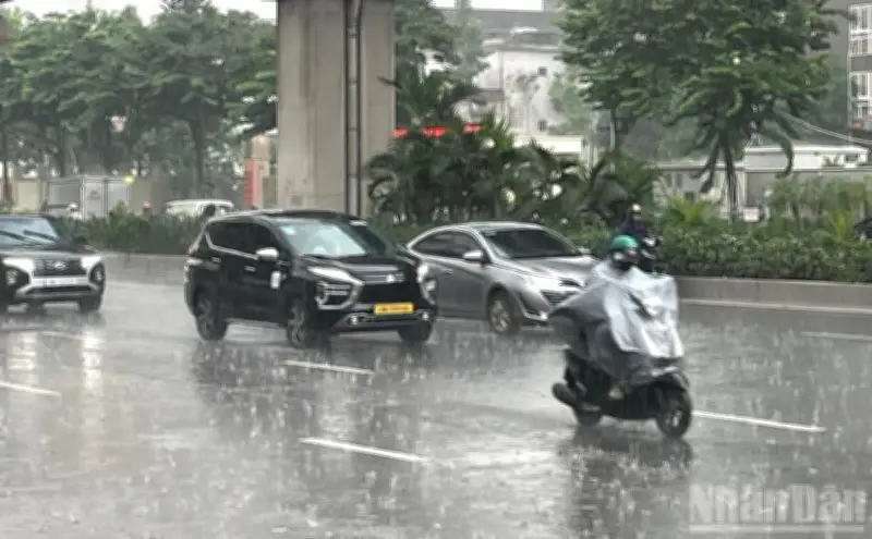 Dự báo thời tiết 8/5: Hà Nội có mưa dông, miền Nam nắng nóng