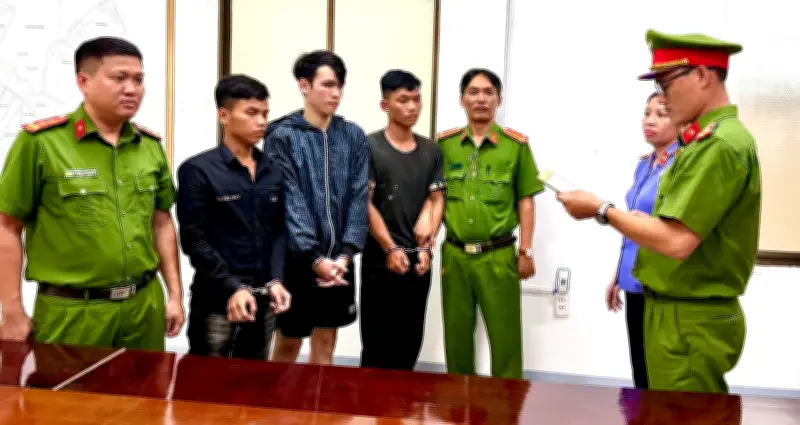Danh tính 3 đối tượng dùng mũ bảo hiểm tấn công nam thanh niên ở TPHCM