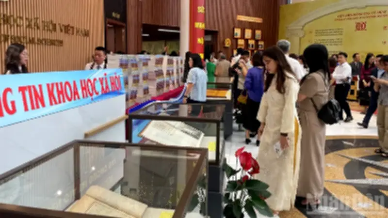 Di sản tư liệu EFEO gần 100 năm tuổi được trưng bày tại Viện Hàn lâm