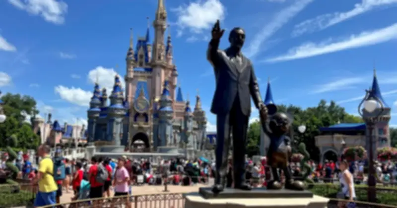 Disney bị kiện vì quét khuôn mặt khách tham quan