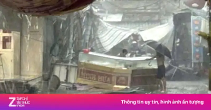 Dông lốc thổi bay tủ vàng ở Đắk Lắk, chủ tiệm thiệt hại hàng tỷ đồng