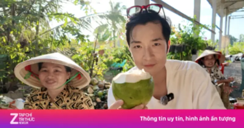 Du khách Nhật ngỡ ngàng khi thấy khỉ, chim công tự do dạo chơi ở Thảo Cầm Viên