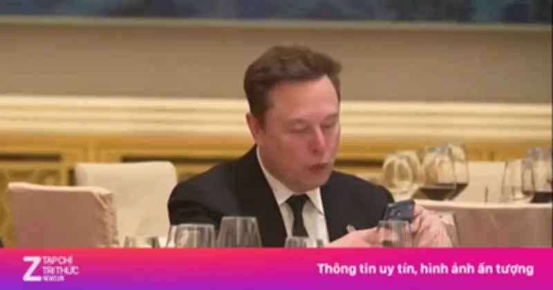 Elon Musk dùng iPhone 17 Pro Max trong bữa tiệc tại Bắc Kinh