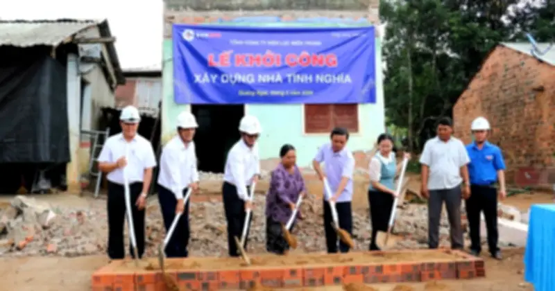 EVNCPC hỗ trợ 700 triệu đồng xây 10 căn nhà tình nghĩa tại Quảng Ngãi