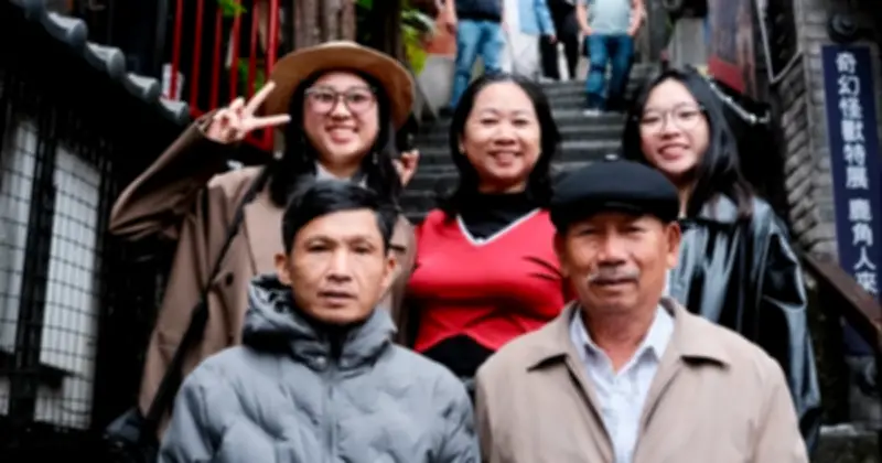 Gen Z chi trăm triệu đưa mẹ đi du lịch: Xu hướng 'trả lại thanh xuân' cho cha mẹ