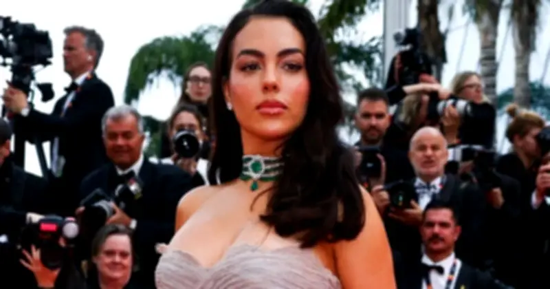 Georgina Rodriguez khoe thân hình quyến rũ với trang sức 300 carat tại Cannes