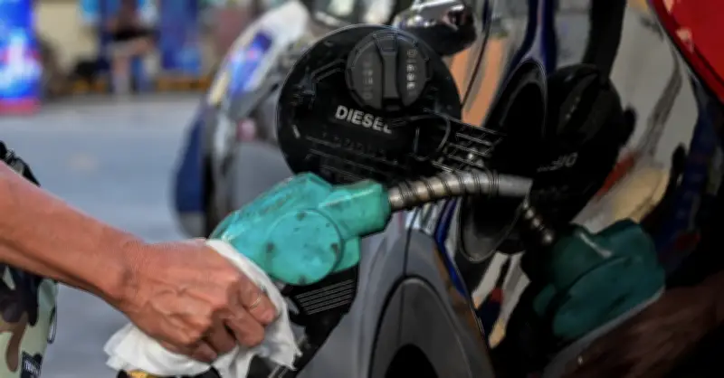 Giá dầu thế giới trái chiều: Brent tăng, WTI giảm do căng thẳng Trung Đông