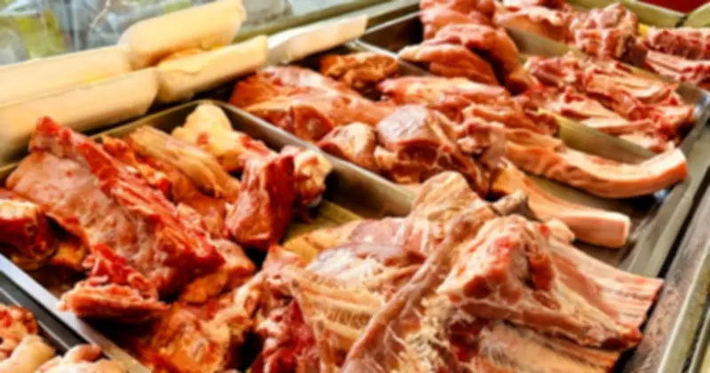 Giá heo hơi giảm mạnh do nắng nóng kéo dài trên cả nước
