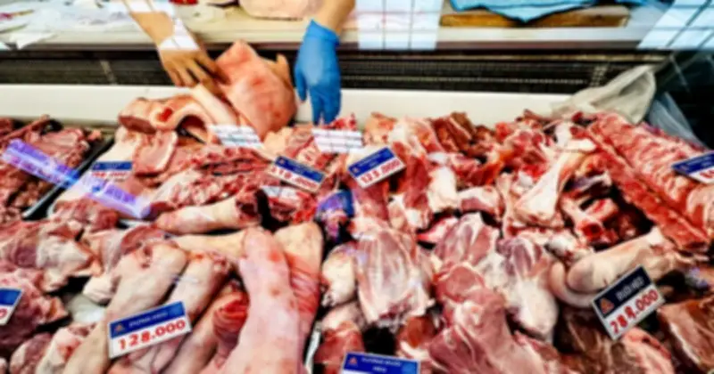 Giá heo hơi tăng mạnh trên cả nước, thịt bán lẻ nhích nhẹ