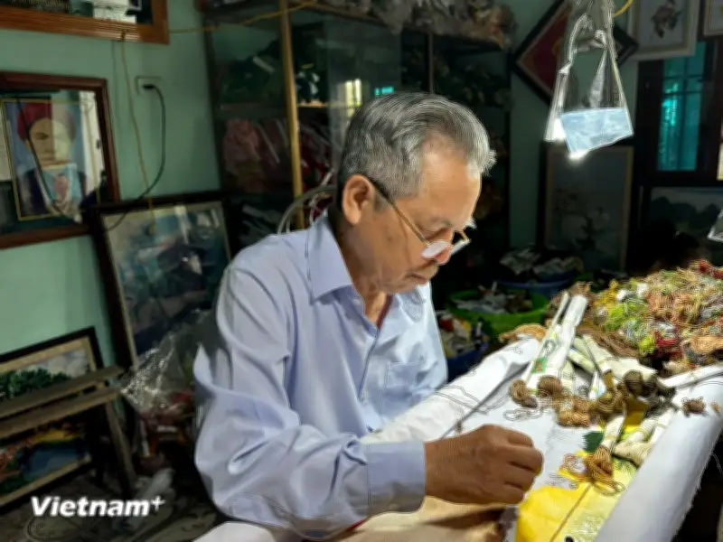 Giữ hồn nghề thêu Minh Lãng giữa vòng xoáy hiện đại hóa
