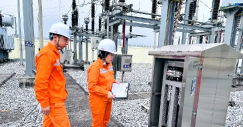 Giá điện kinh doanh mới: Nhóm khách hàng nào áp dụng mức cao nhất 5.422 đồng/kWh?