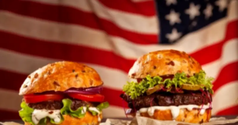 Giá thịt bò Mỹ tăng kỷ lục, burger bình dân thành xa xỉ