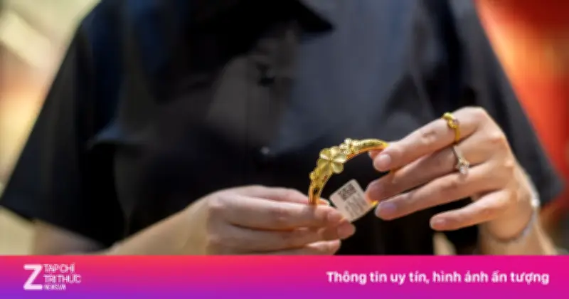 Giá vàng giảm mạnh, người mua lỗ gần 14 triệu đồng mỗi lượng