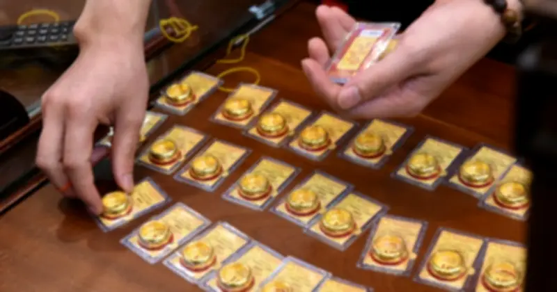 Giá vàng sáng 15.5 giảm mạnh, vàng miếng SJC mất 1 triệu đồng/lượng