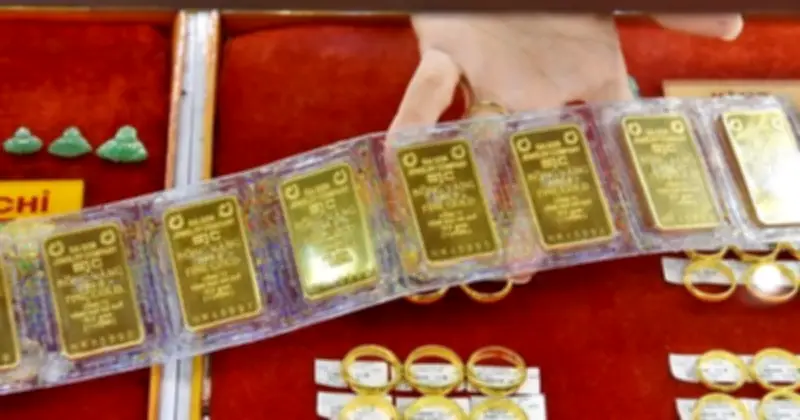 Giá vàng thế giới giảm mạnh do USD tăng và lãi suất cao