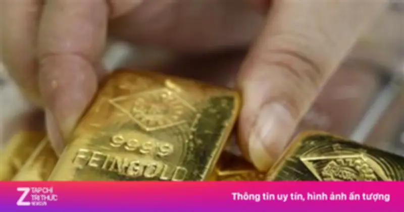 Giá vàng thế giới giảm mạnh hơn 90 USD, chạm đáy một tháng