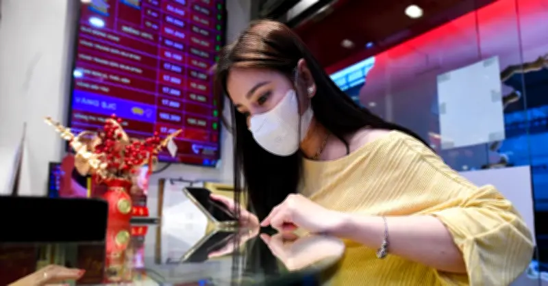 Giá vàng thế giới giảm tuần thứ hai liên tiếp, trong nước giảm mạnh