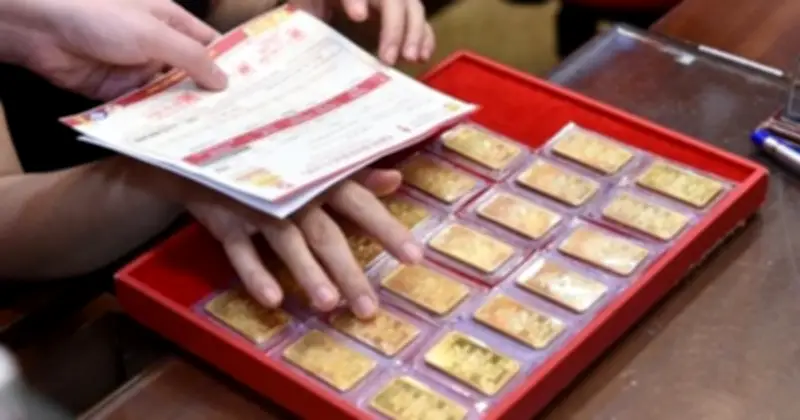 Giá vàng trong nước giảm mạnh, chuyên gia khuyên không nên lướt sóng