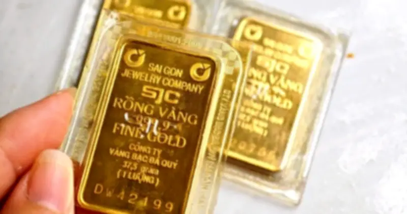 Giá vàng trong nước lao dốc, lỗ 30 triệu đồng/lượng từ đỉnh
