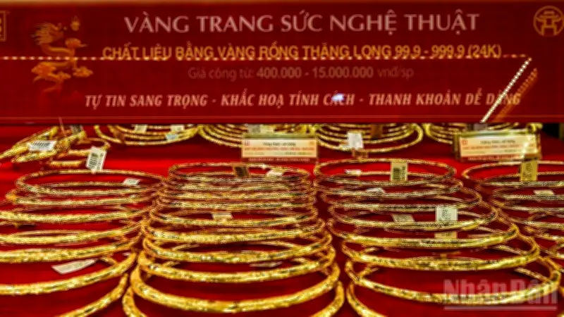 Giá vàng trong nước và thế giới đồng loạt tăng mạnh trong phiên 7/5