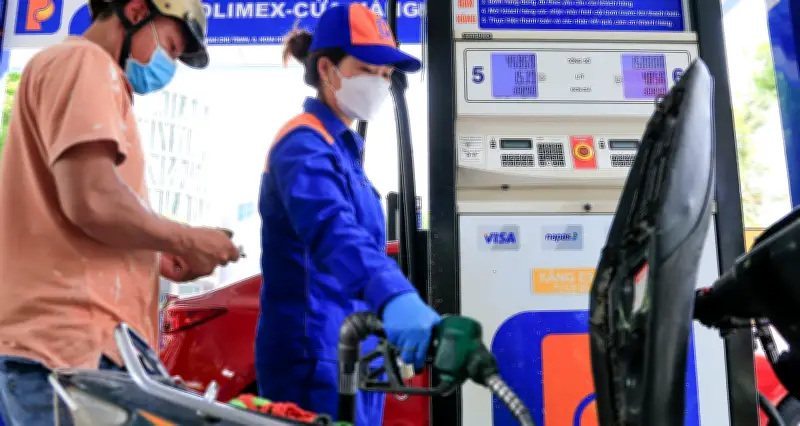 Giá xăng dầu hôm nay 7/5: Dầu diesel giảm lần thứ 6, xăng RON95 còn 24.354 đồng/lít