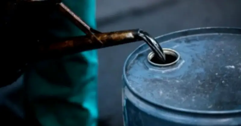 Giá xăng dầu lao dốc gần 5%, dầu WTI và Brent đồng loạt giảm mạnh