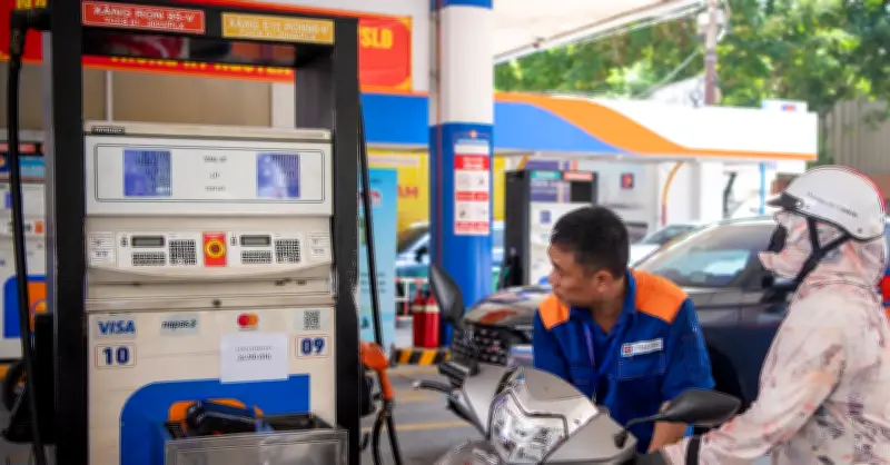Giá xăng E10 rẻ hơn xăng khoáng RON95 bao nhiêu?