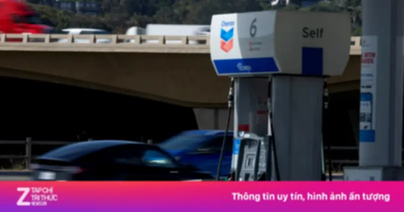Giá xăng tại Mỹ leo lên mức cao nhất 4 năm, California vượt 6 USD/gallon