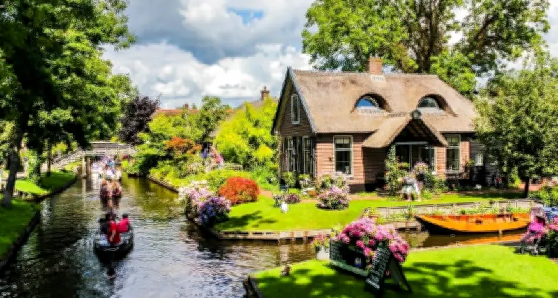 Giethoorn - Ngôi làng không xe cộ, chỉ có thuyền và sự bình yên