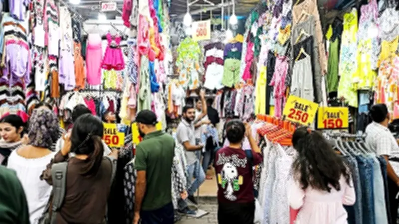 Giới trẻ Ấn Độ đổ xô bán quần áo secondhand kiếm sống