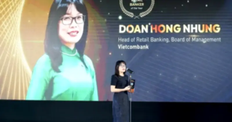 Giám đốc Khối bán lẻ Vietcombank nhận giải thưởng chuyển đổi số