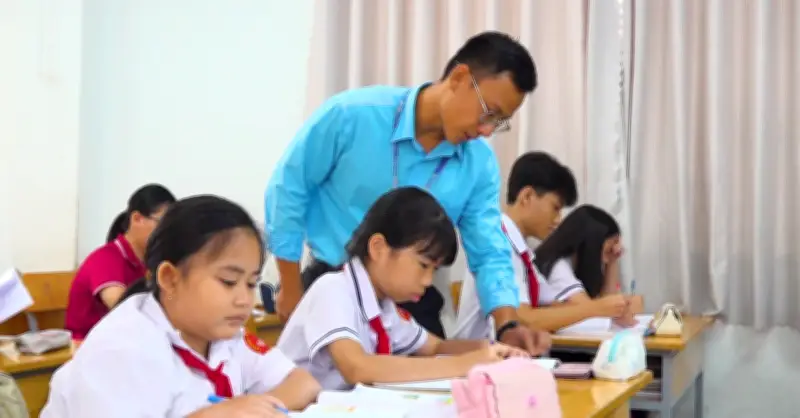 Giáo viên dạy miễn phí cuối tuần, xóa bỏ rào cản học thêm cho học trò nghèo
