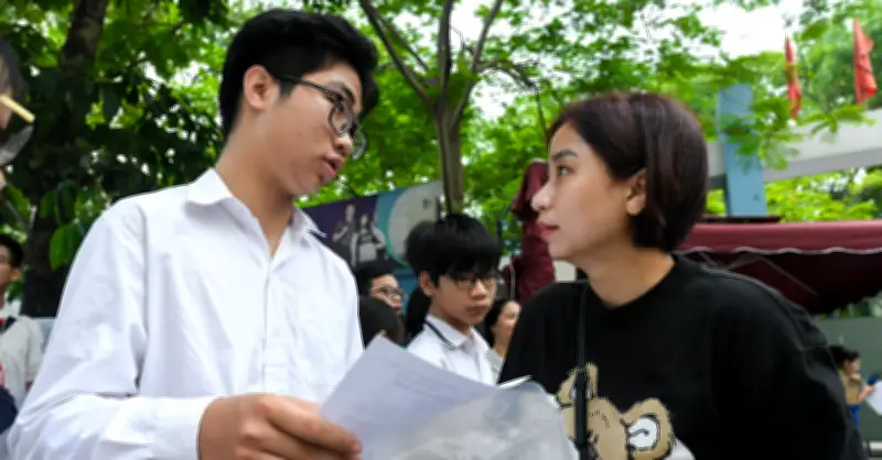 Gần 125.000 học sinh Hà Nội bước vào môn thi đầu tiên kỳ thi lớp 10