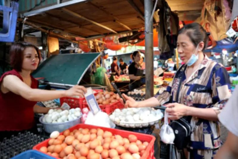 Hộ kinh doanh quay lại dùng tiền mặt sau quy định thuế mới: Thực hư dòng tiền rút khỏi ngân hàng?