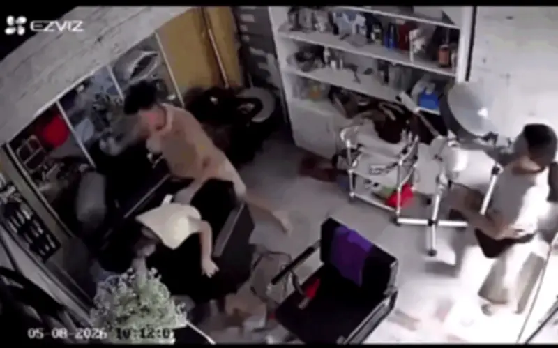 Hà Nội: Công an vào cuộc vụ người phụ nữ bị hành hung dã man khi đang ôm con nhỏ