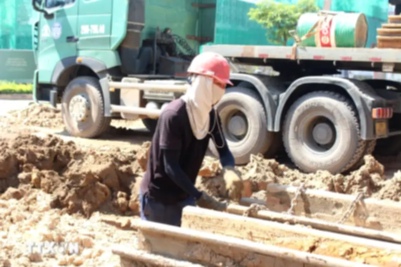 Hà Nội công nhận cảng Minh Trọng, nắng nóng thi công các dự án trọng điểm