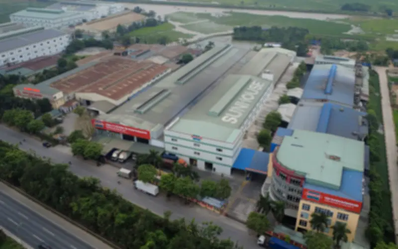 Hà Nội: Khói cuồn cuộn thải ra môi trường từ khu vực nhà máy Sunhouse, người dân lo ngại ảnh hưởng sức khỏe