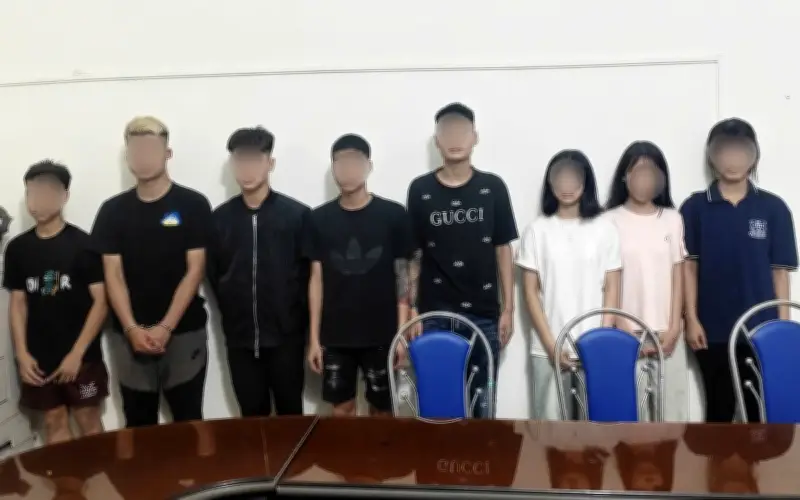 Hà Nội khởi tố nhóm đối tượng ép nữ sinh xin lỗi, xé quần áo rồi quay video