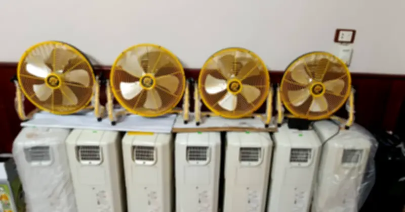 Hà Nội nắng nóng 40°C, thị trường quạt tích điện 'nóng' chưa từng có