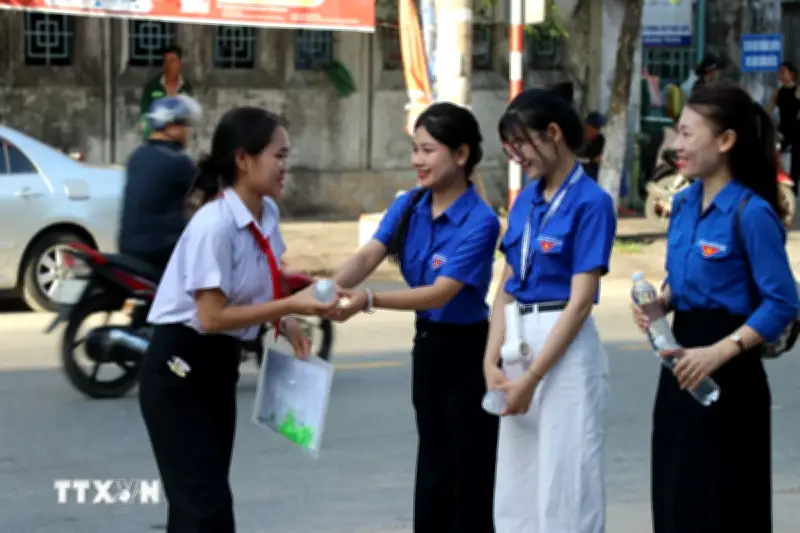 Hà Nội nắng nóng dịp thi vào lớp 10, nhiệt độ cao nhất 36 độ C