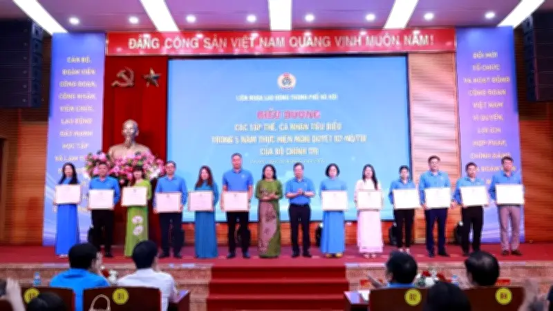 Hà Nội sơ kết 5 năm thực hiện Nghị quyết 02-NQ/TW về đổi mới hoạt động Công đoàn