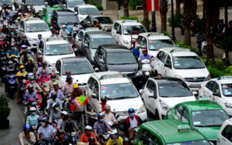 Hà Nội đặt mục tiêu 100% taxi điện vào năm 2030: Thách thức và cơ hội