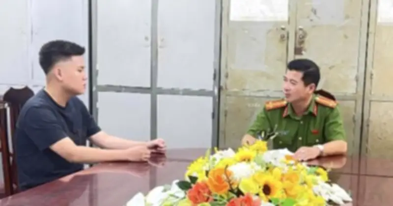 Hà Nội: Tạm giữ nam thanh niên đuổi đánh bạn gái và bạn trên phố