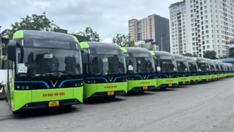 Hà Nội tăng tốc chuyển đổi xanh với nhiều tuyến xe buýt điện mới